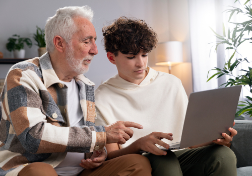 ouderen zorg opa en kleinzoon